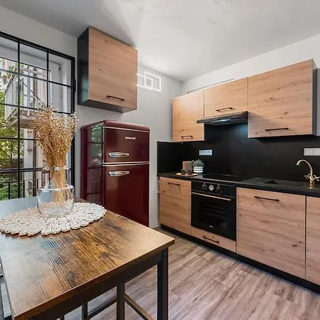Stefanikova Daisy Apartment *